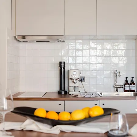 Апартаменты Nero, Cozy Avec Piscine, Au Centre De Йер