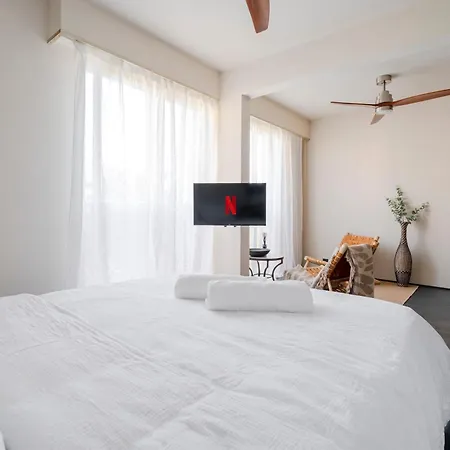 Nero, Cozy Avec Piscine, Au Centre De