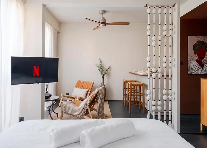 Nero, Cozy Avec Piscine, Au Centre De