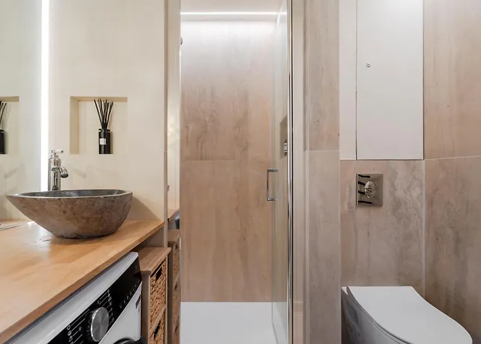 Nero, Cozy Avec Piscine, Au Centre De